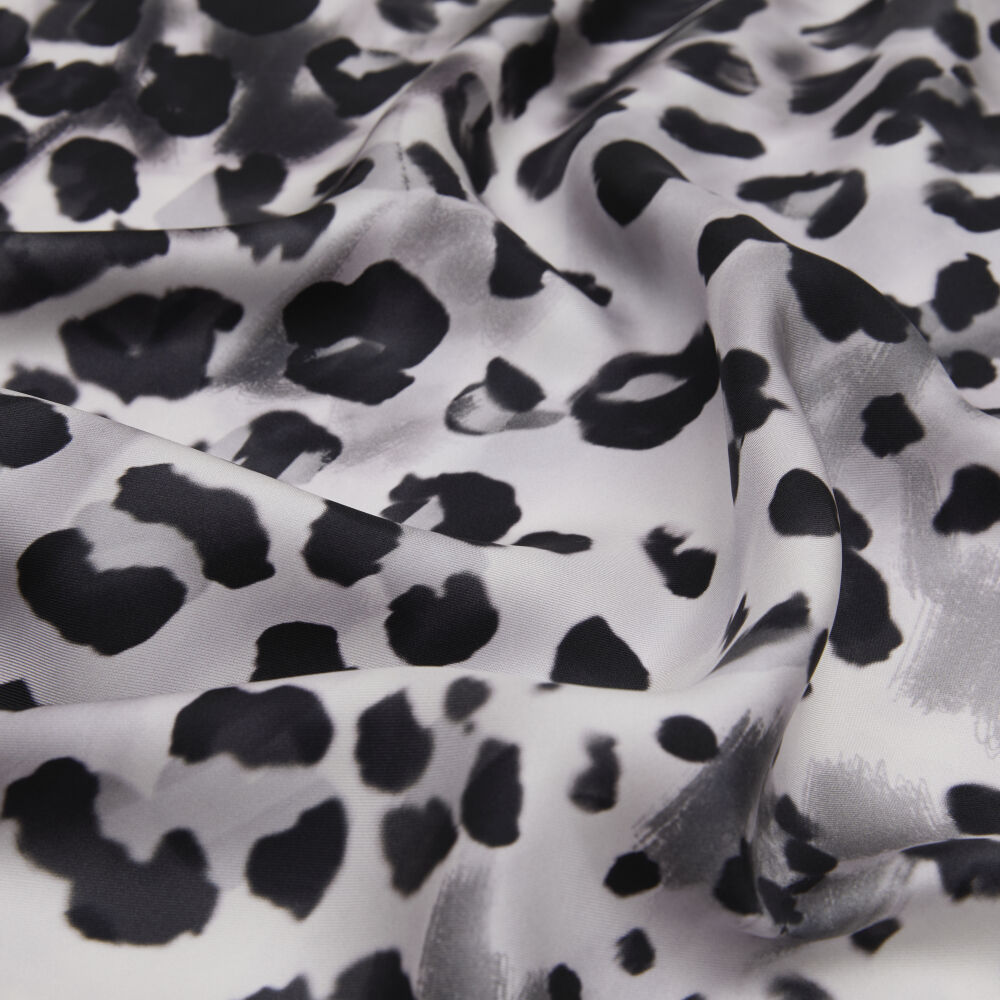 Beyaz Modern Leopar Desenli Twill İpek Eşarp - Vismara