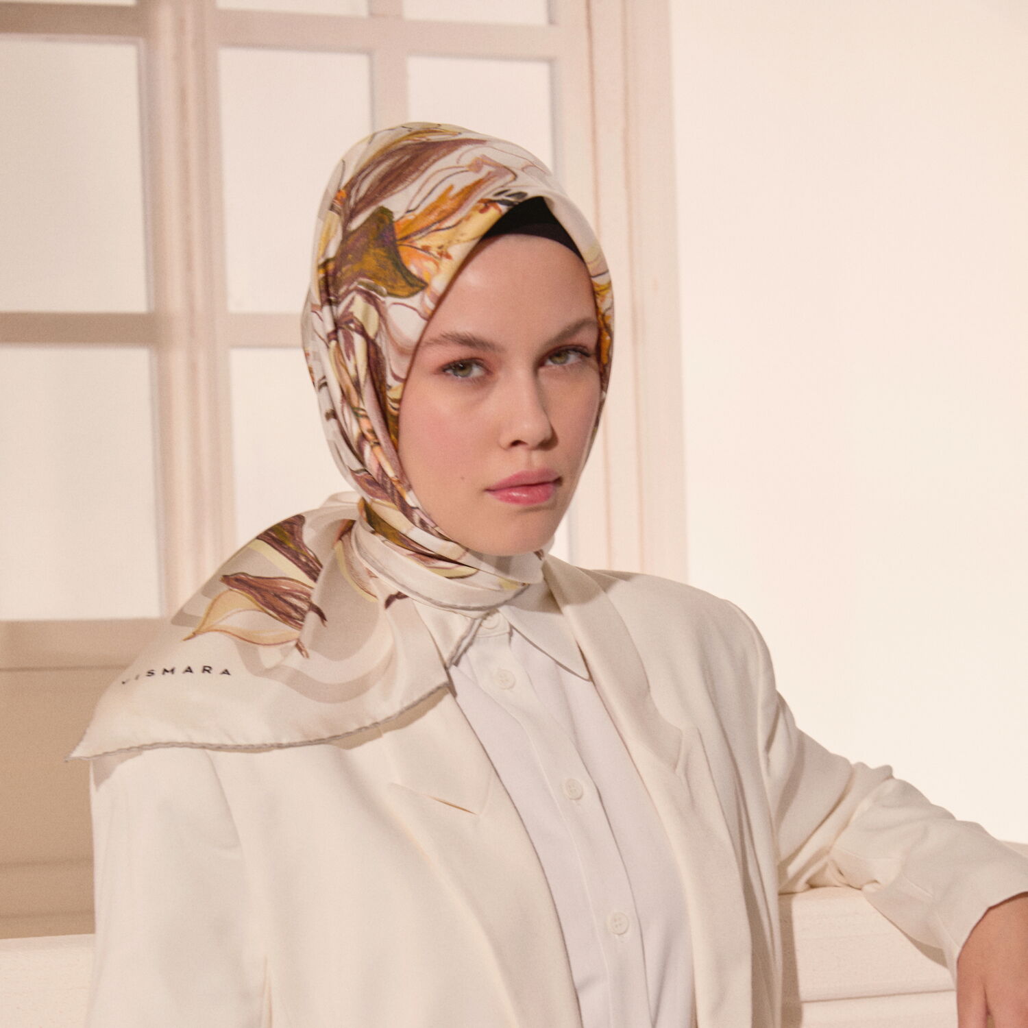 Beyaz Vismara Monogram Lilyum Çiçek Desenli Twill İpek Eşarp - 3