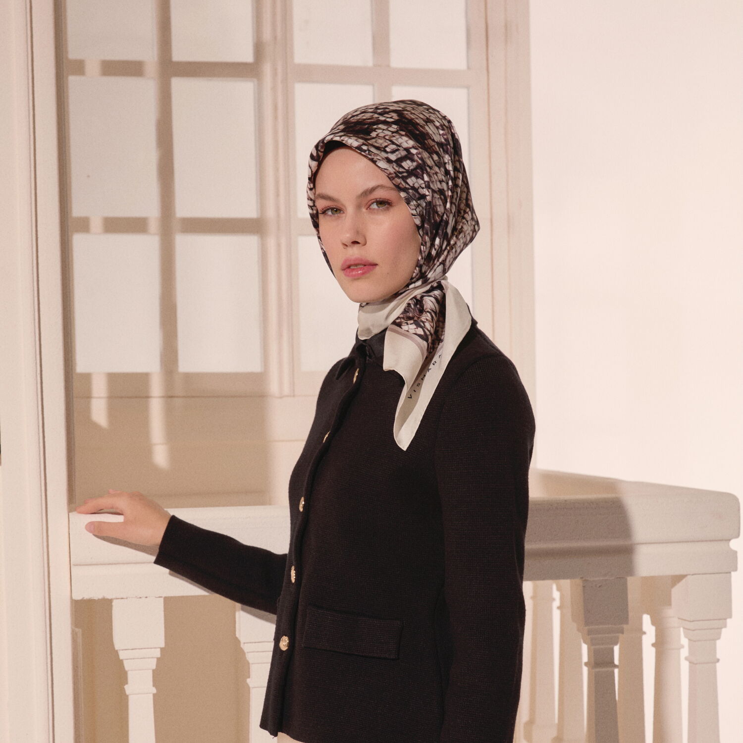 Beyaz Yılan Desenli Twill İpek Eşarp - 5