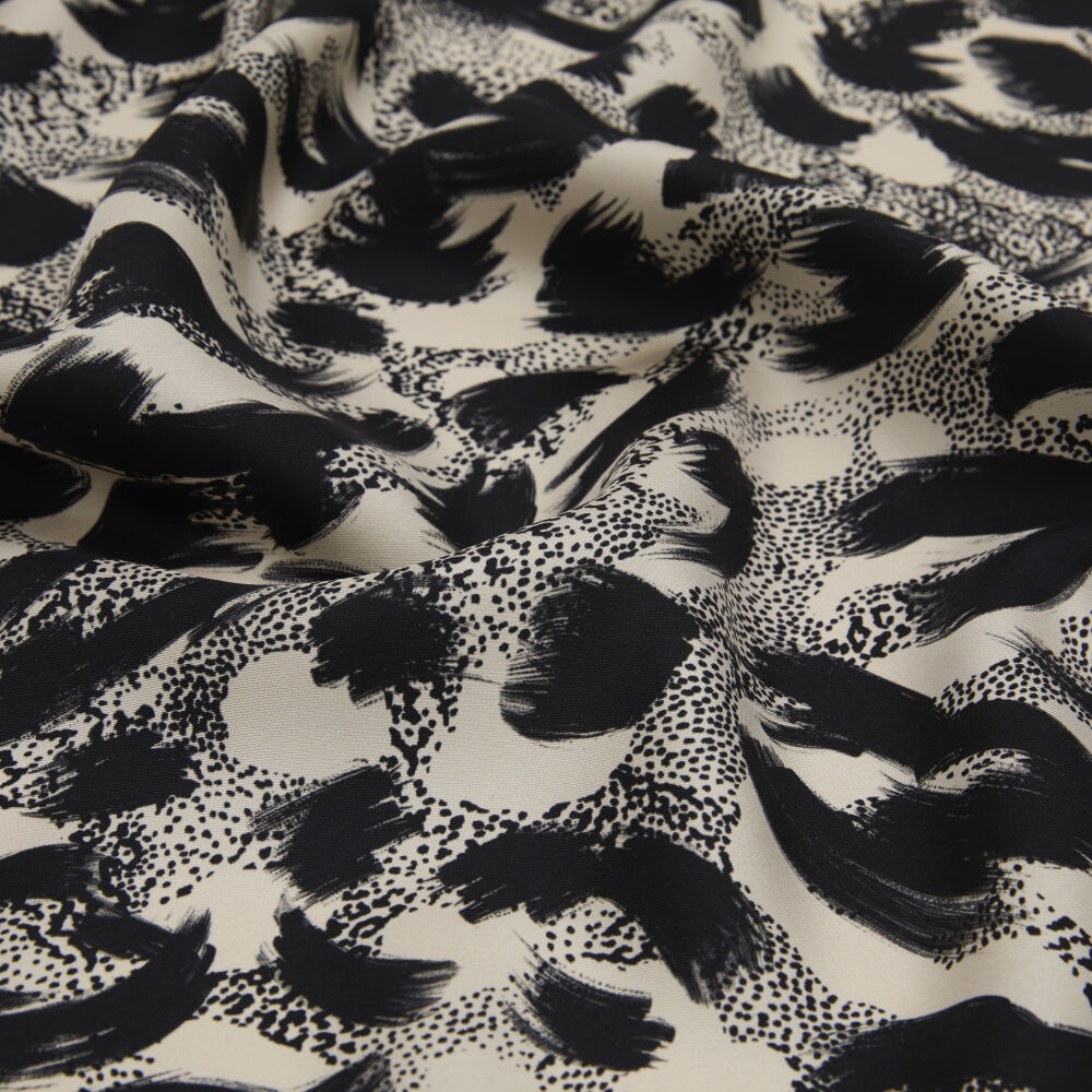 Cream Leopard Print Twill Silk Square Scarf - Vismara