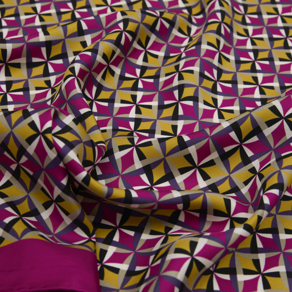 Fuchsia Diamond Line Retro Pattern Twill Silk Square Scarf - Vismara
