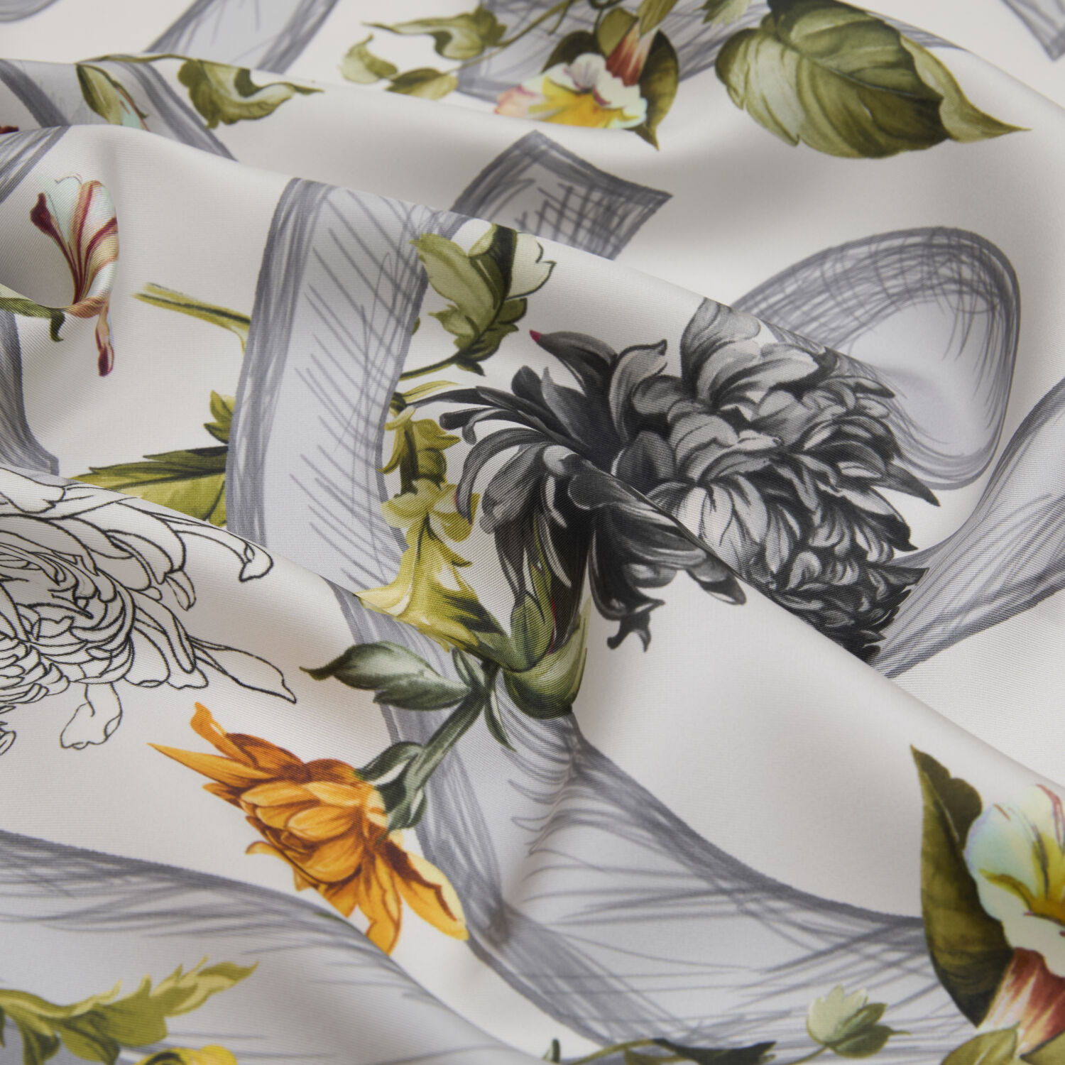 Gri Çiçeklerin Büyüsü Desenli Twill İpek Eşarp - 2