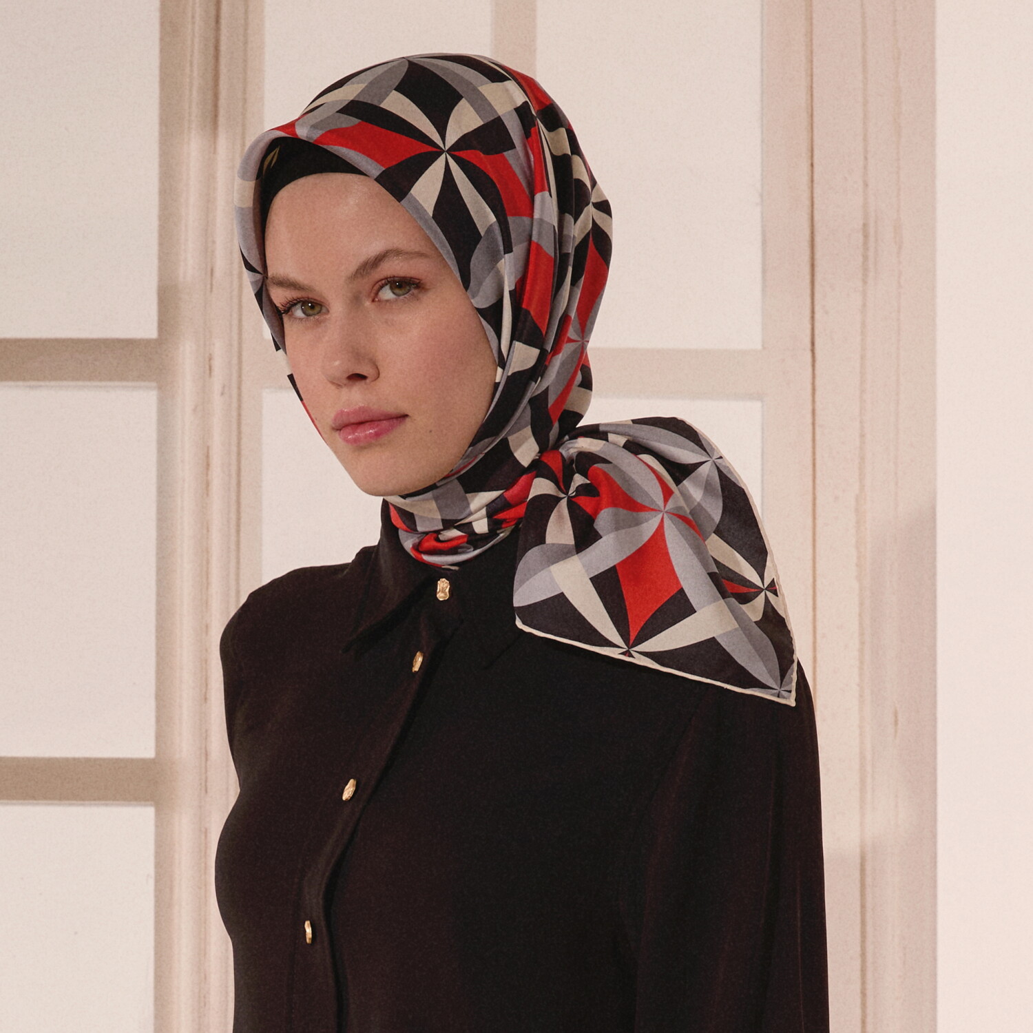 Kırmızı Antik Mozaik Desenli Twill İpek Eşarp - 3