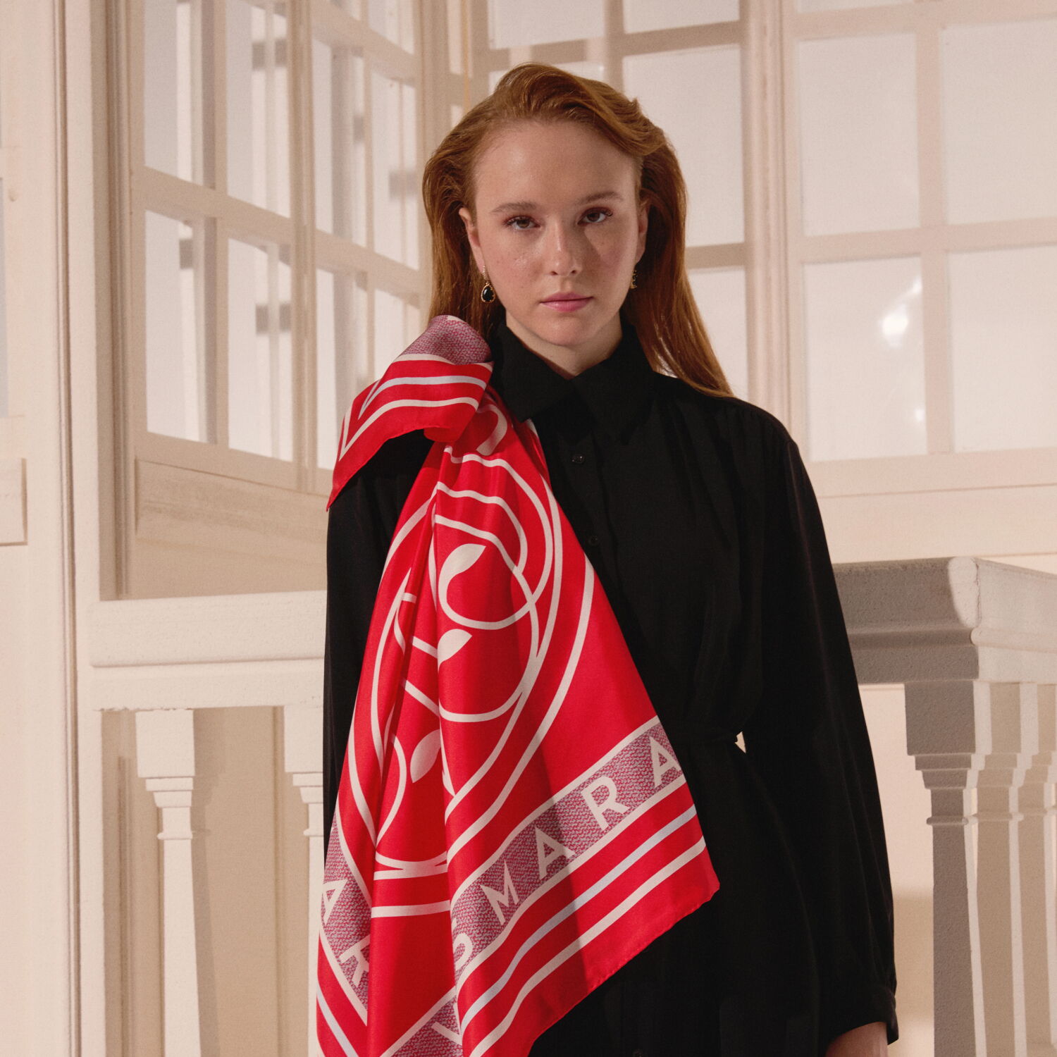 Kırmızı Vismara Kuğu Desen Twill İpek Eşarp - 5