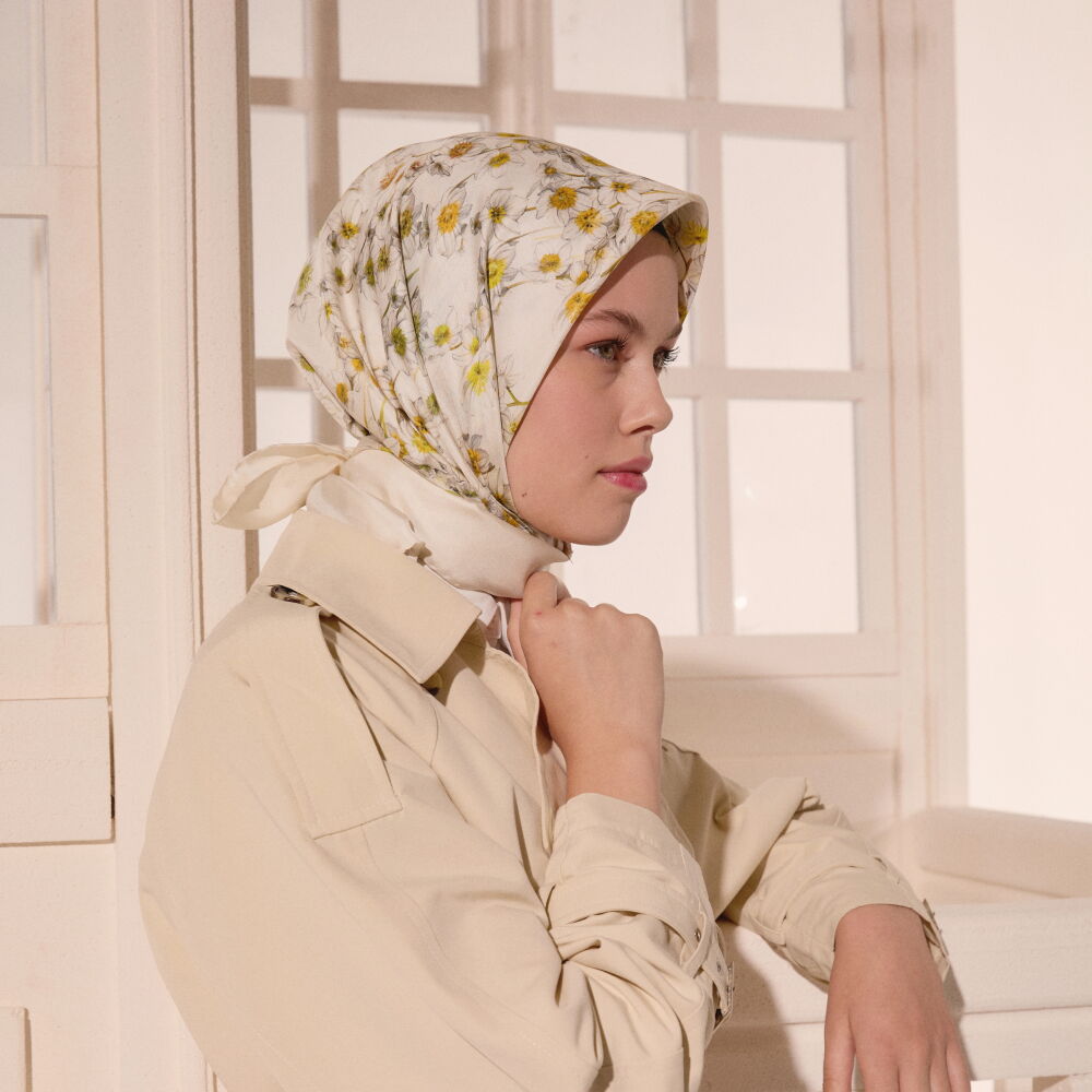 Krem Sulu Boya Çiçek Deseni Twill İpek Eşarp - Vismara