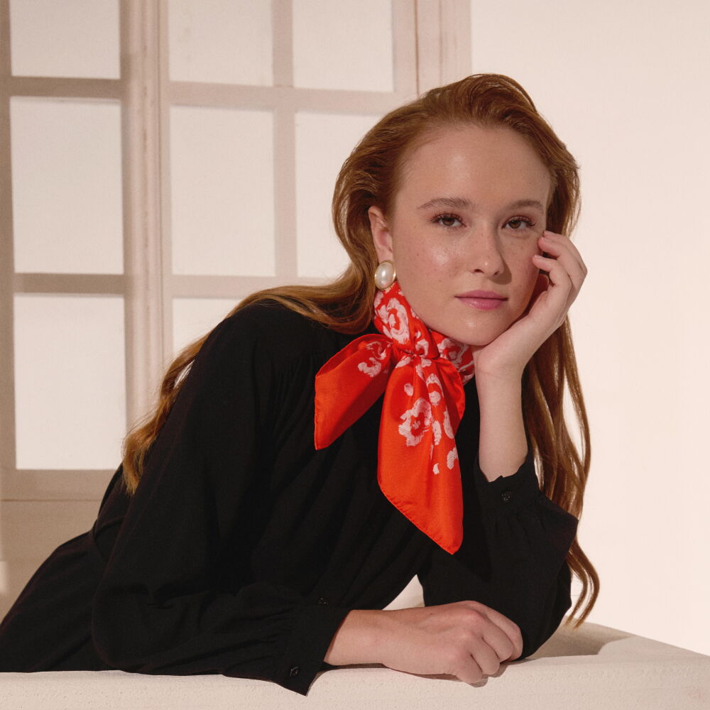 Mercan Modern Leopar Doku Desenli Twill İpek Eşarp - Vismara