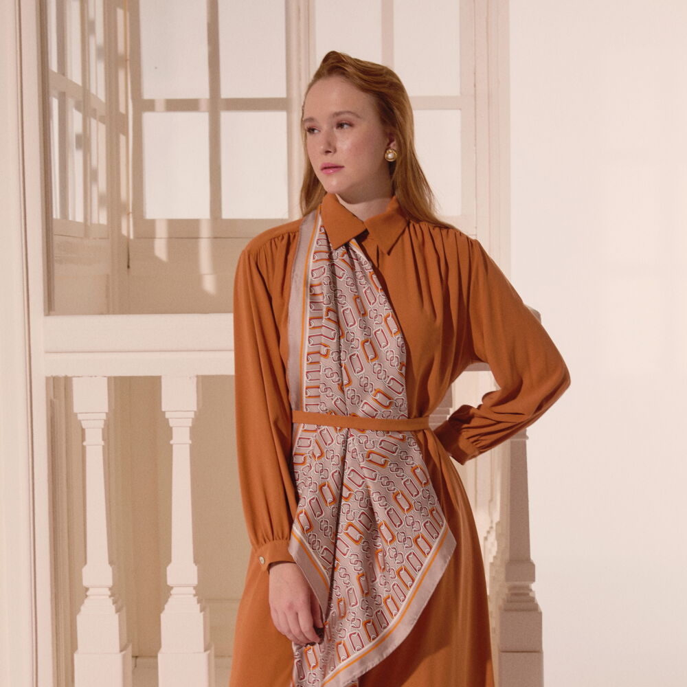 Mink Modern Chain Pattern Twill Silk Square Scarf - Vismara