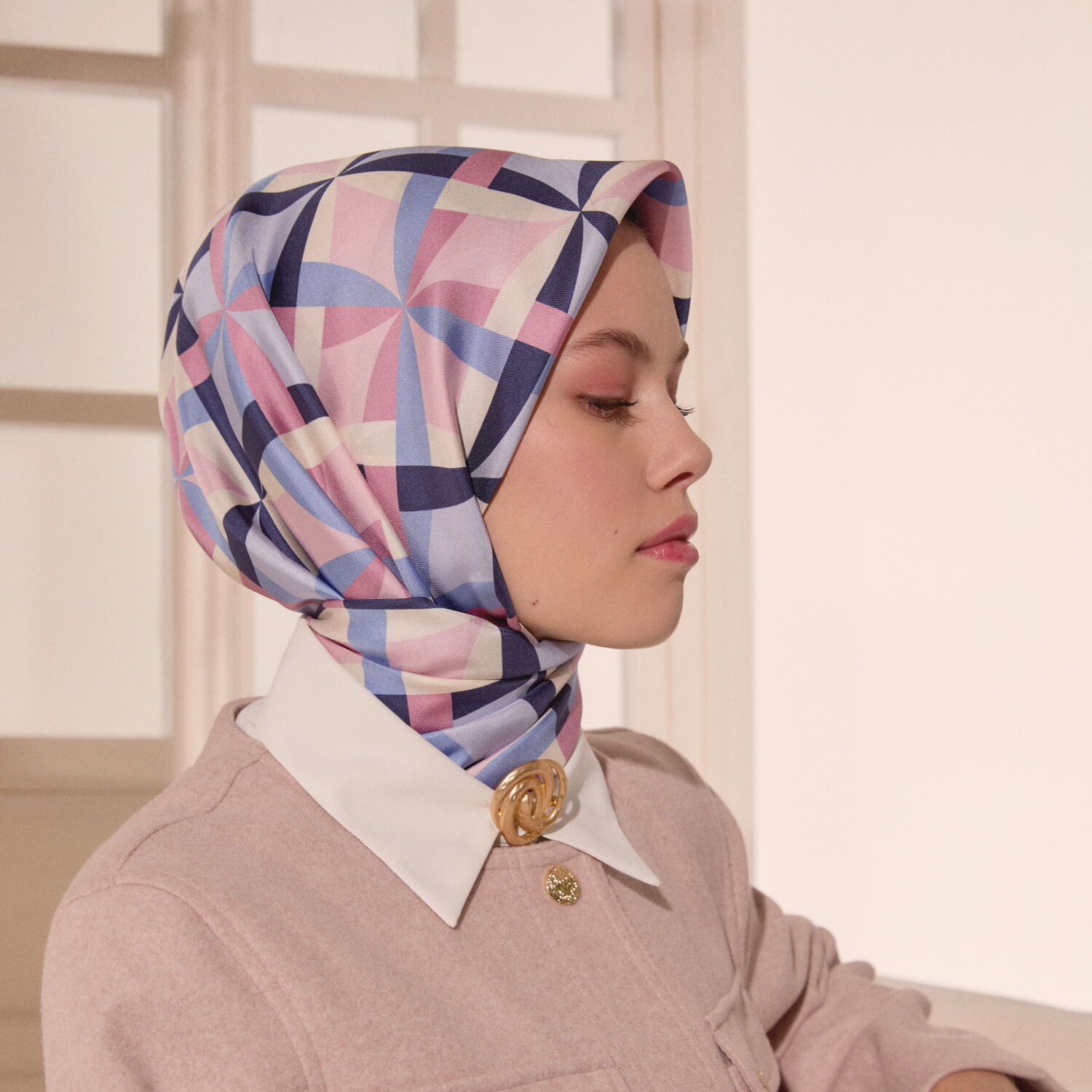 Pembe Antik Mozaik Desenli Twill İpek Eşarp - 6