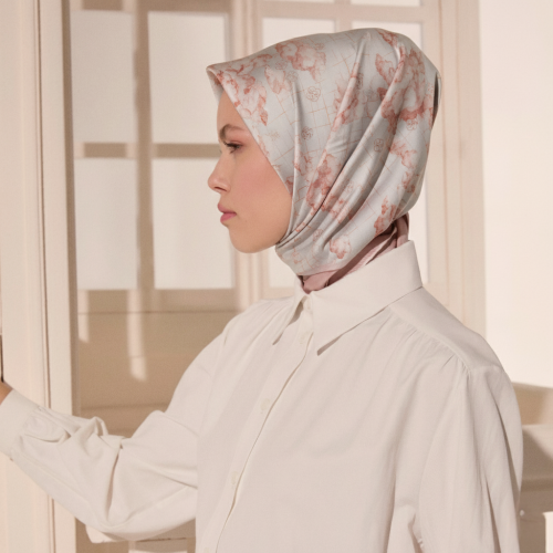 Pembe Bulutların Dansı Desenli Twill İpek Eşarp - Vismara