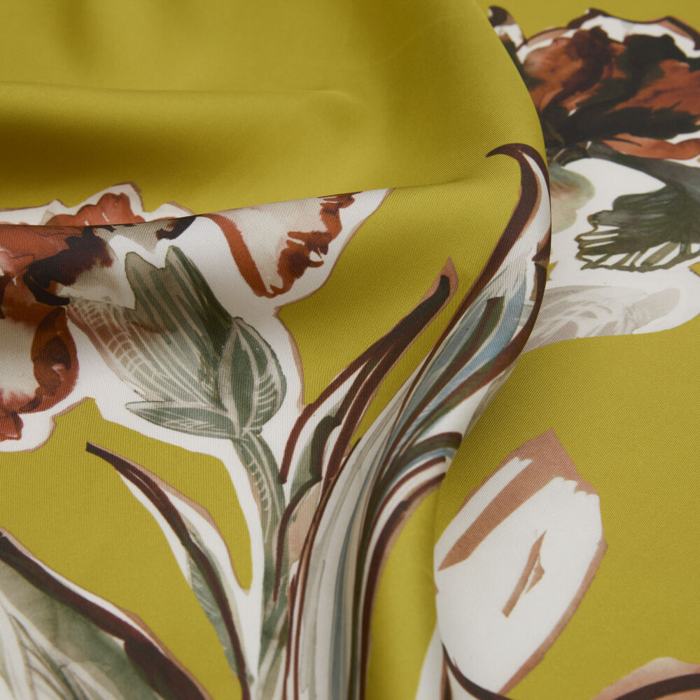 Sarı Karanfil ve Zambak Çiçeği Desenli Twill İpek Eşarp - Vismara