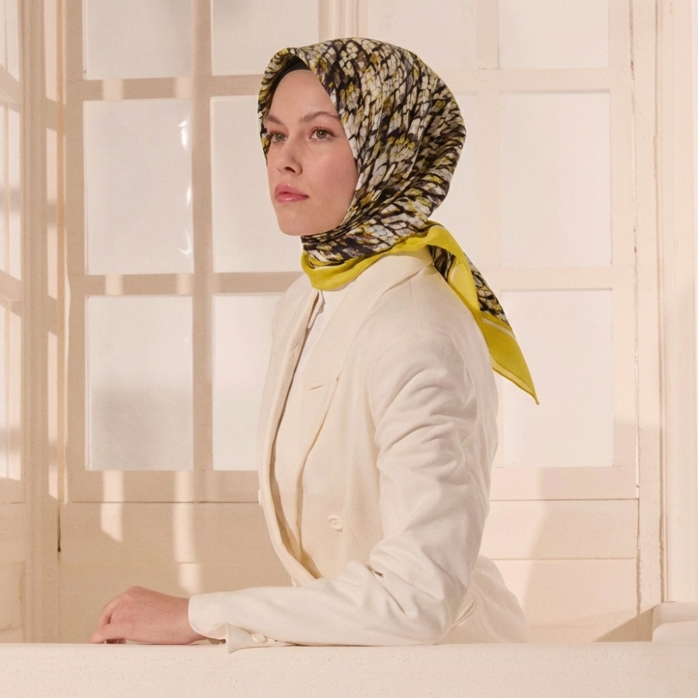 Sarı Yılan Desenli Twill İpek Eşarp - 3