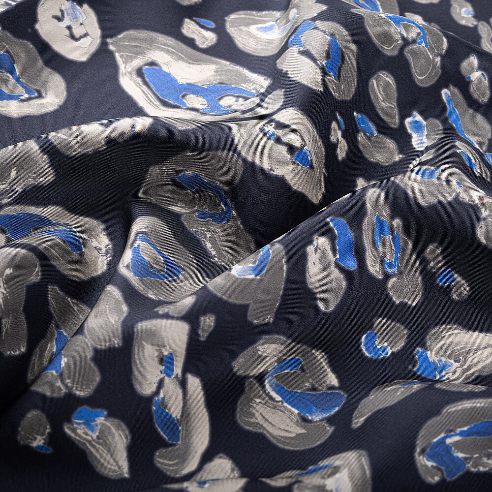 Sciarpa di seta blu navy con classico motivo pantera - 3