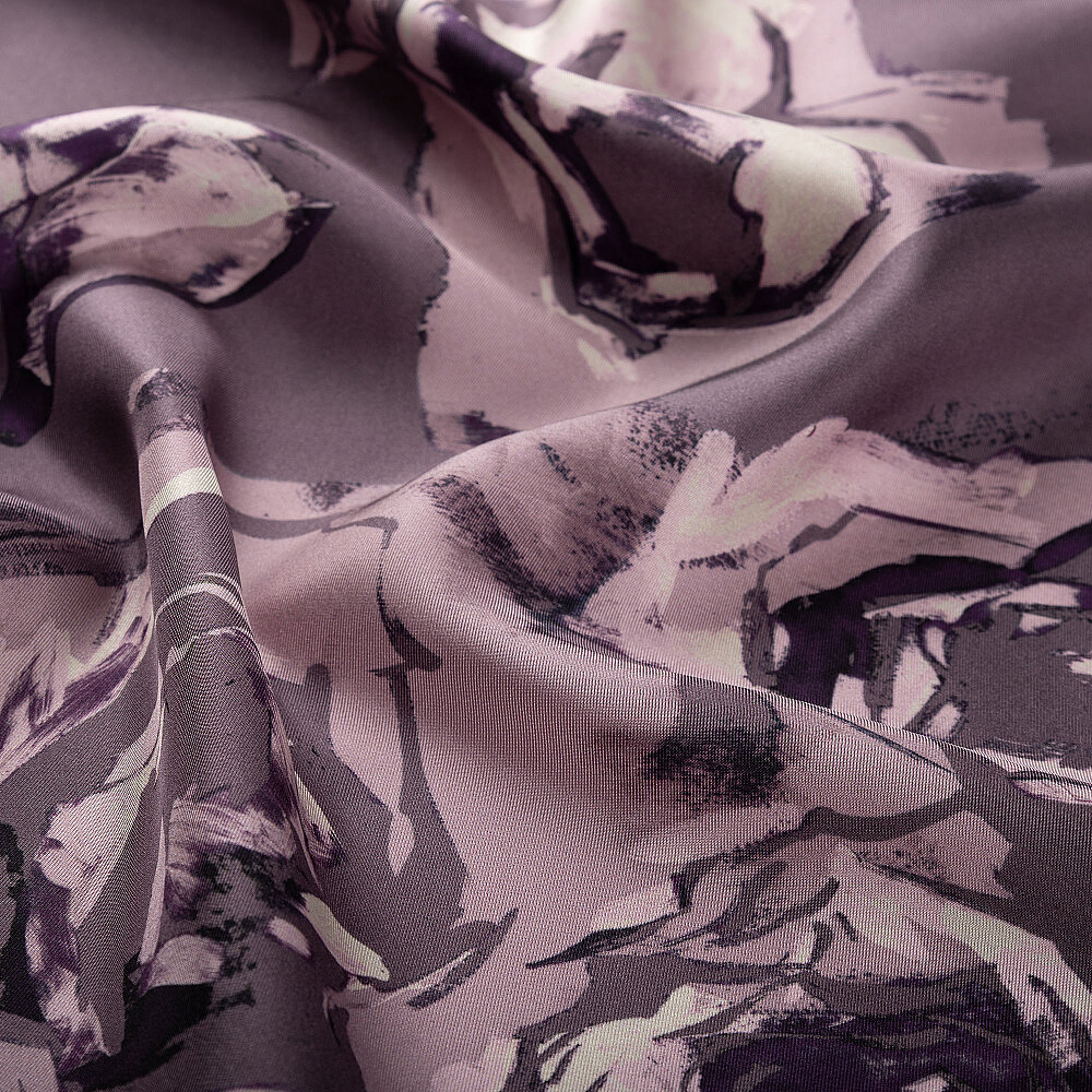 Sciarpa di seta con motivo a rose e pittura ad olio color lilla - 3