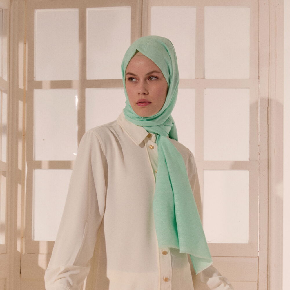 Sciarpa in cotone e seta jacquard con motivo monogramma verde acqua a V - Vismara