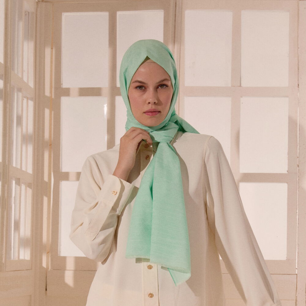 Sciarpa in cotone e seta jacquard con motivo monogramma verde acqua a V - Vismara