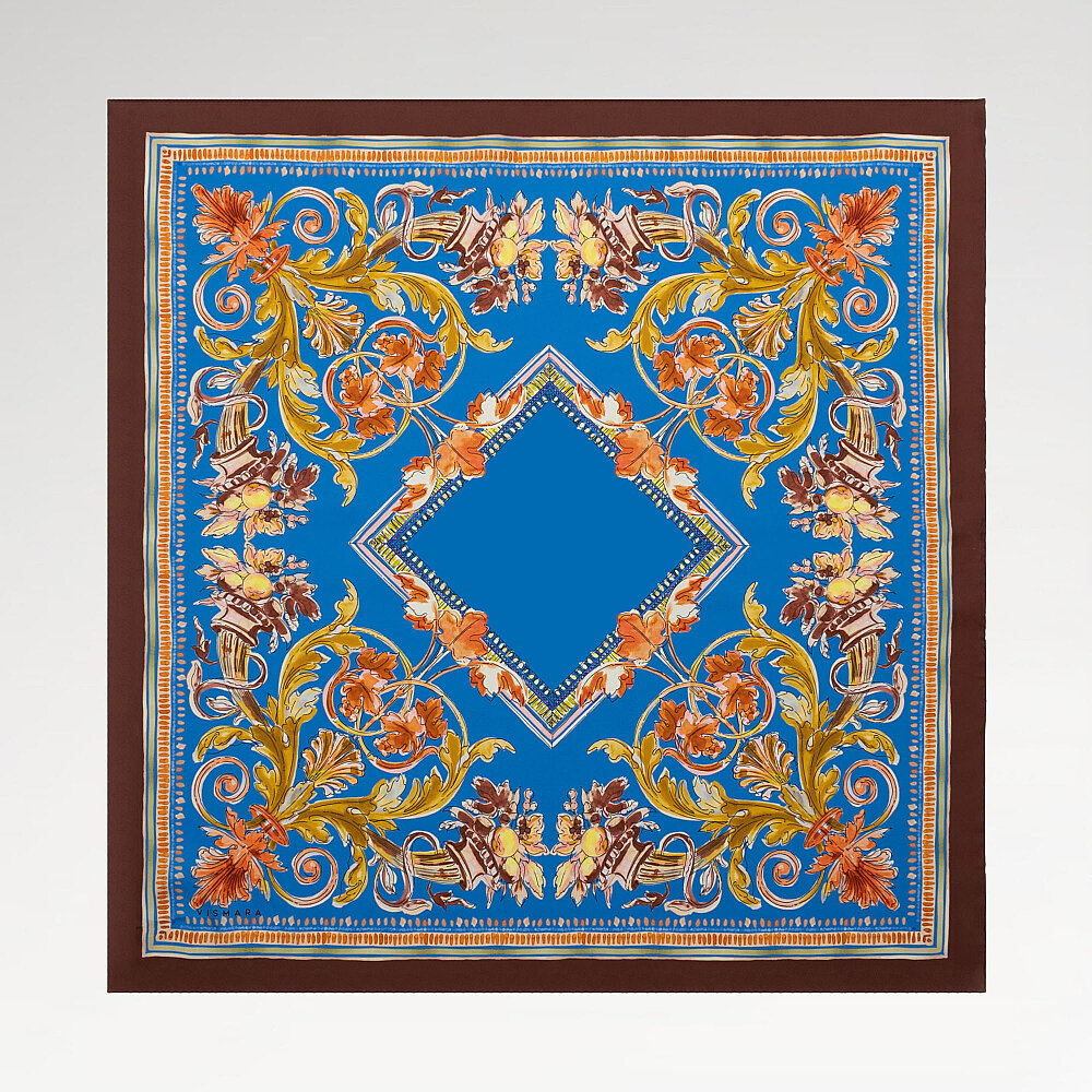 Sciarpa quadrata in seta con motivo Fiorenza color blu caffè. - 1