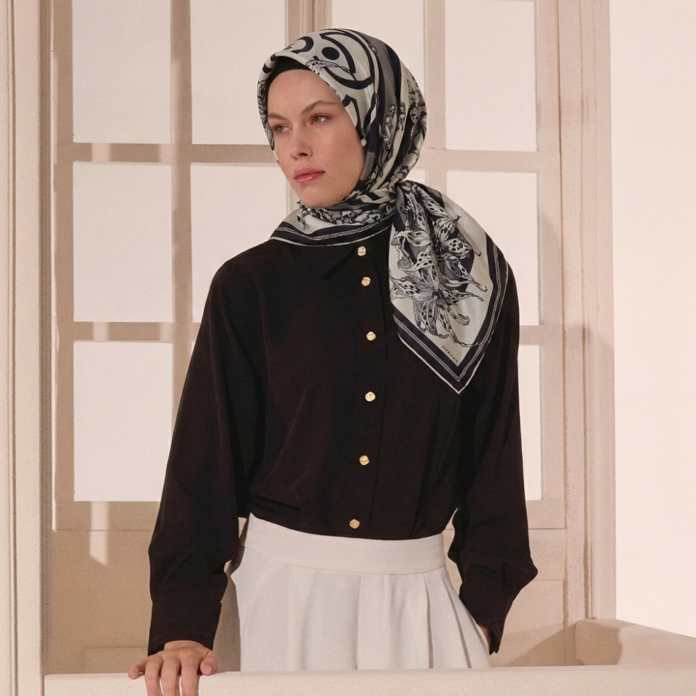 Sciarpa quadrata in seta con motivo floreale monogramma blu navy - 3