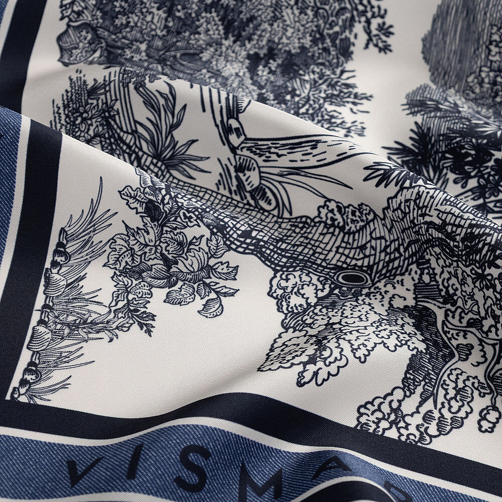 Sciarpa quadrata in twill di seta blu navy con motivo Toile Garden. - 2