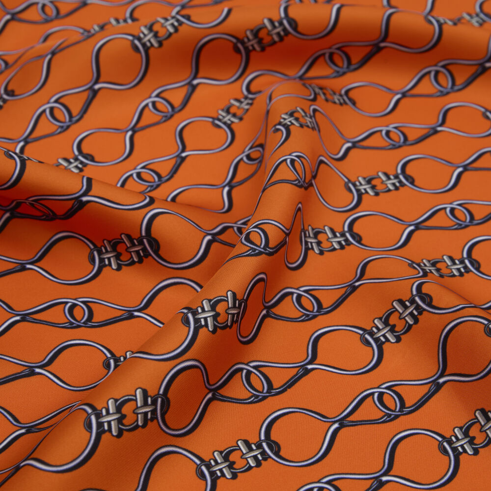 Sciarpa quadrata in twill di seta con motivo a catena vettoriale arancione - Vismara