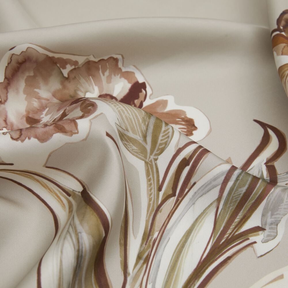 Sciarpa quadrata in twill di seta con motivo a fiori di garofano e giglio di visone - Vismara