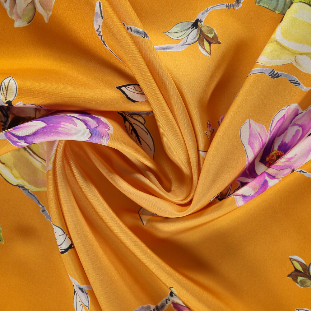 Sciarpa quadrata in twill di seta con motivo a fiori di magnolia arancione - Vismara