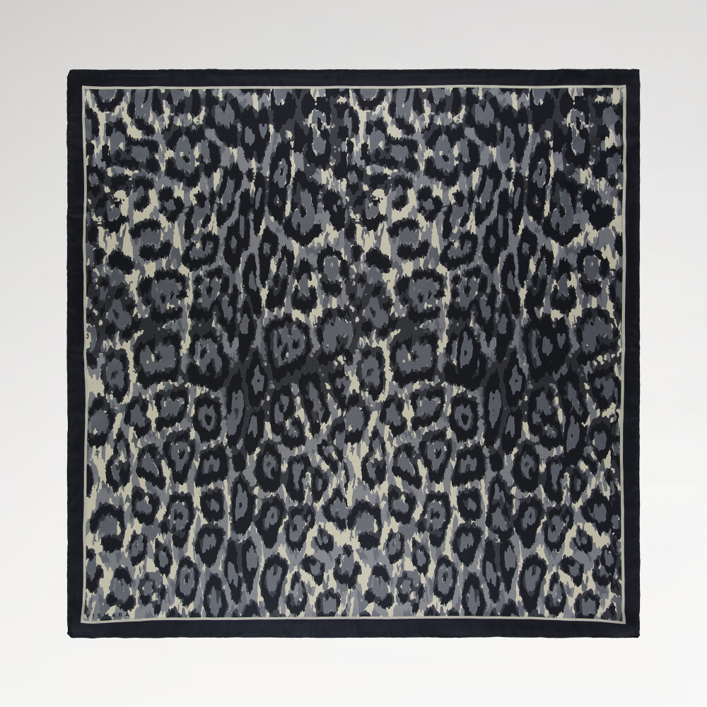 Sciarpa quadrata in twill di seta con motivo leopardato grigio Vismara