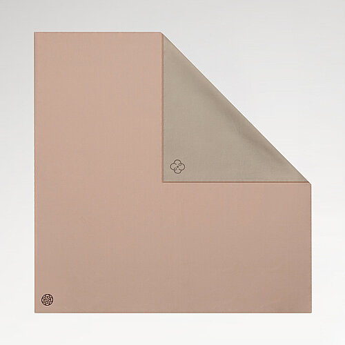 Sciarpa quadrata in twill di seta double-face color verde menta e beige crema - Vismara