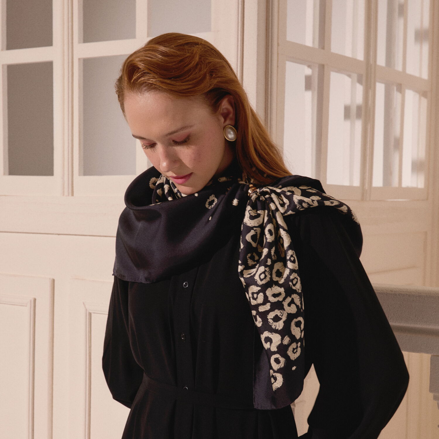 Siyah Modern Leopar Doku Desenli Twill İpek Eşarp - 4