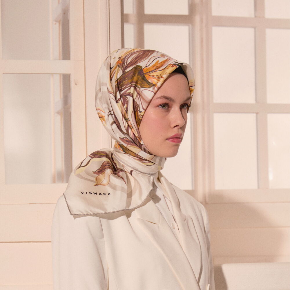 White Vismara Monogram Lily Flower Pattern Twill Silk Square Scarf - Vismara